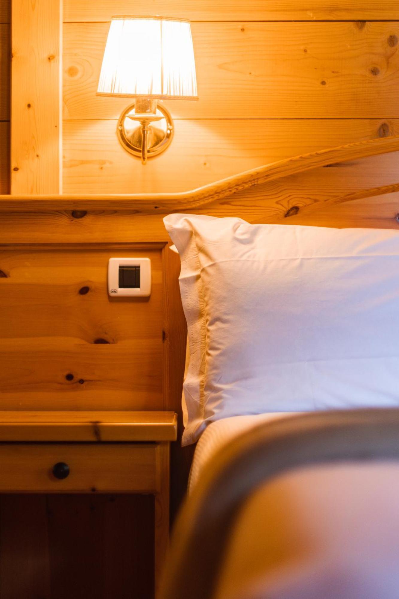 Hostellerie Le Lievre Amoureux Valpelline Esterno foto